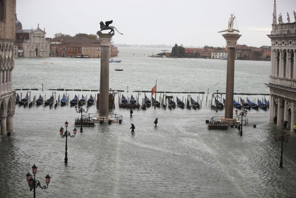 APTOPIX_Italy_Venice_Flooding_90799
