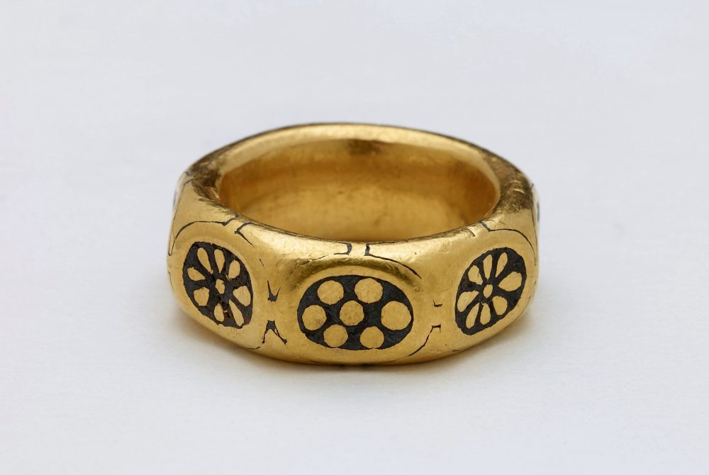 Britain_Stolen_Hoard_44772