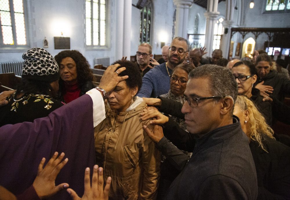Religion_Deaf_Worshippers_59583