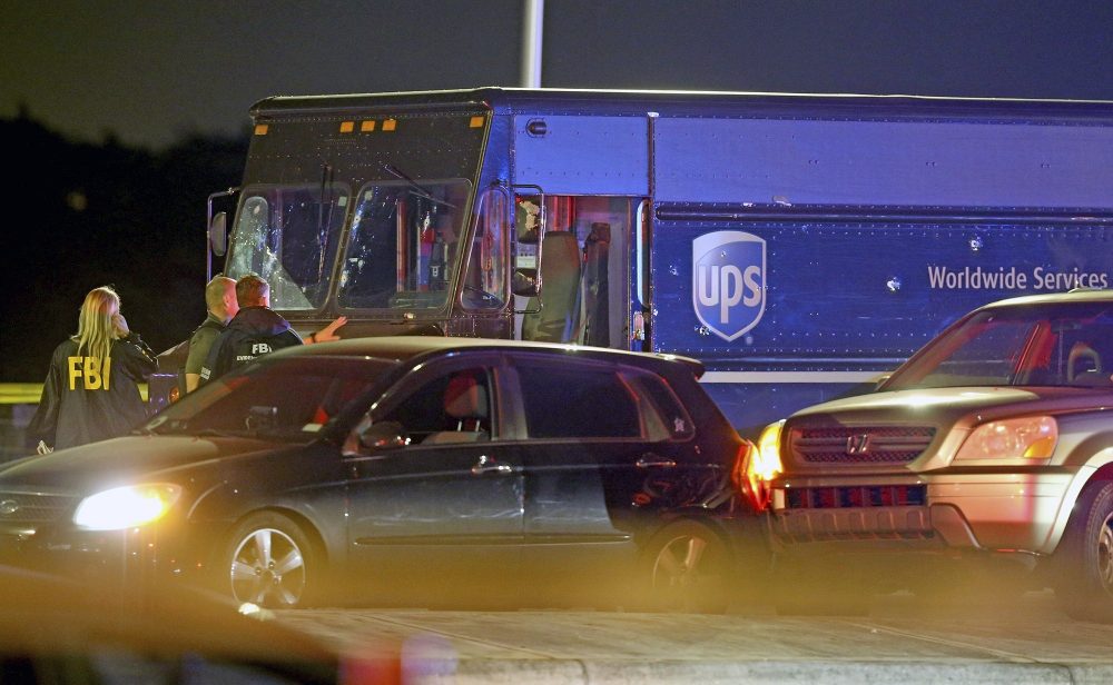 UPS_Truck_Chase-Shootout_75138