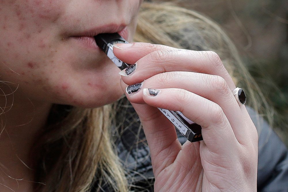 Vaping_Marijuana_05520