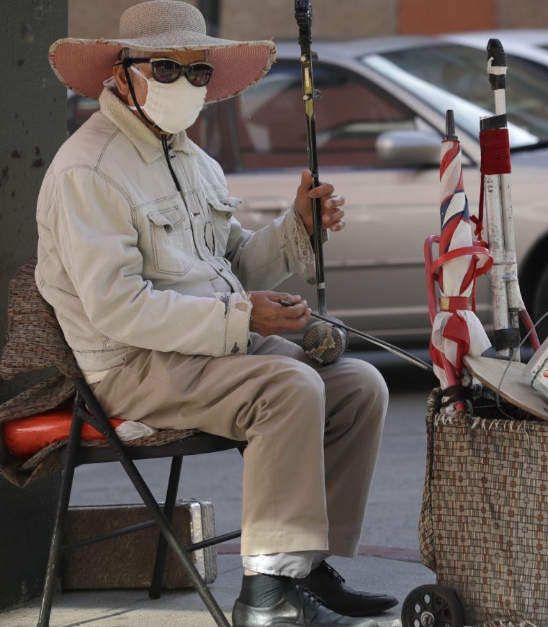 Chinatown street musician