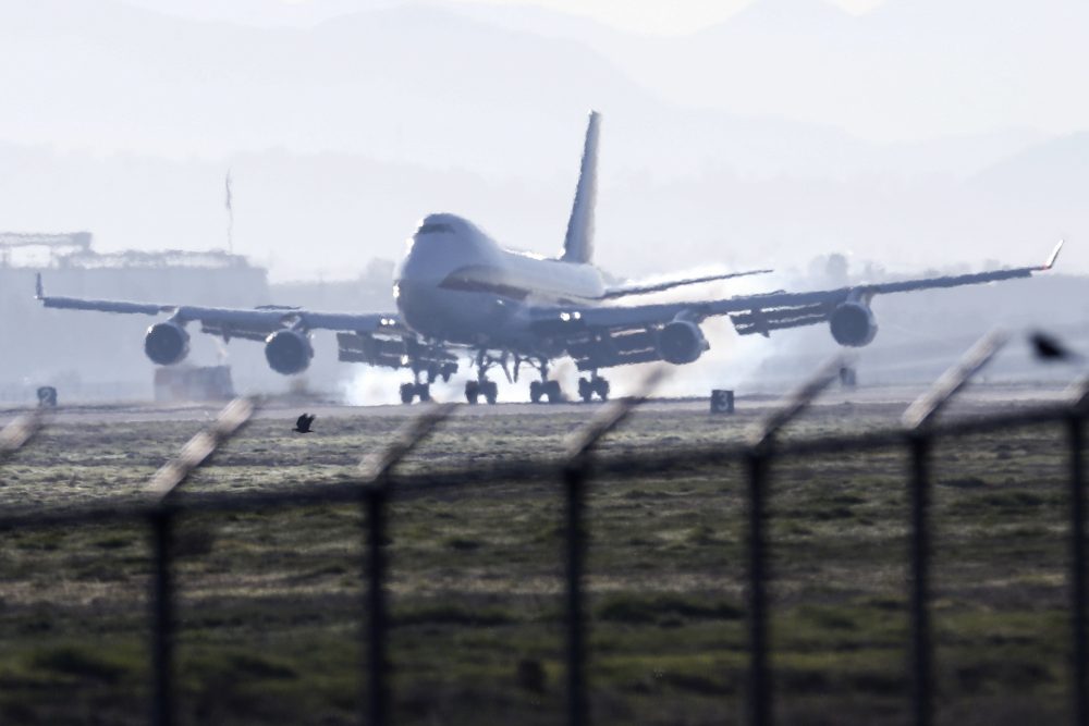 China_Outbreak_US_Plane_85420