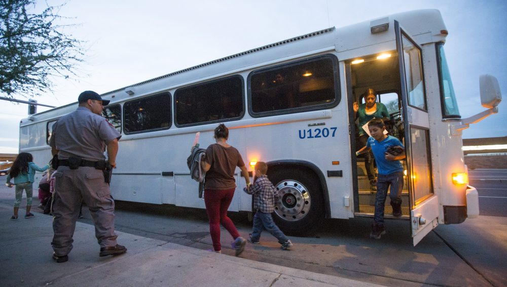 Border_Patrol-Bus_Checks_22312