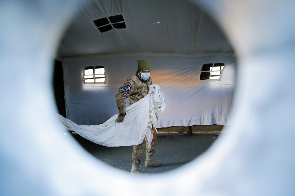 APTOPIX_Romania_Virus_Outbreak_33734