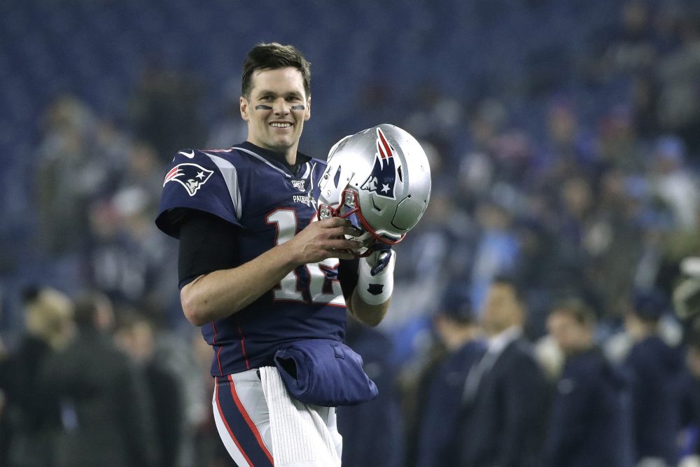 Patriots_Brady_Football_09867