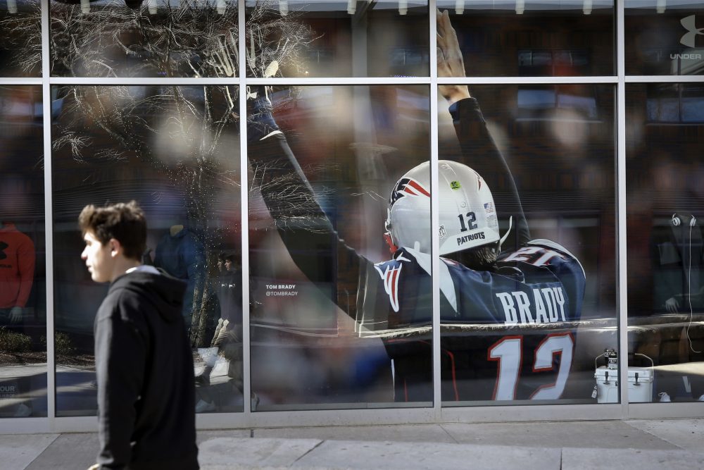Patriots_Brady_Football_38033