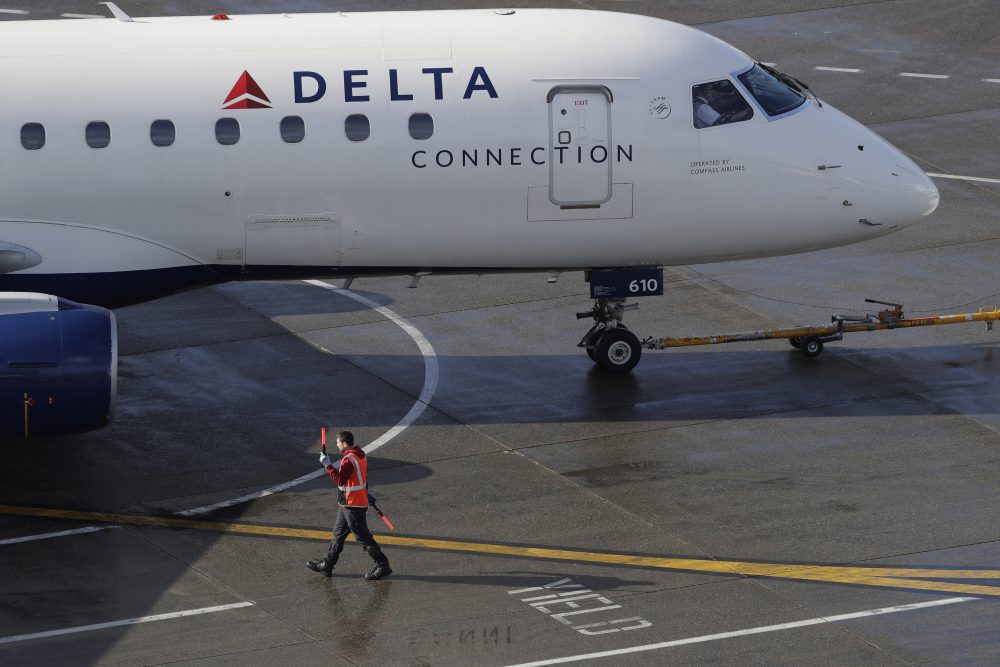 Earns-Delta_Air_Lines_00969