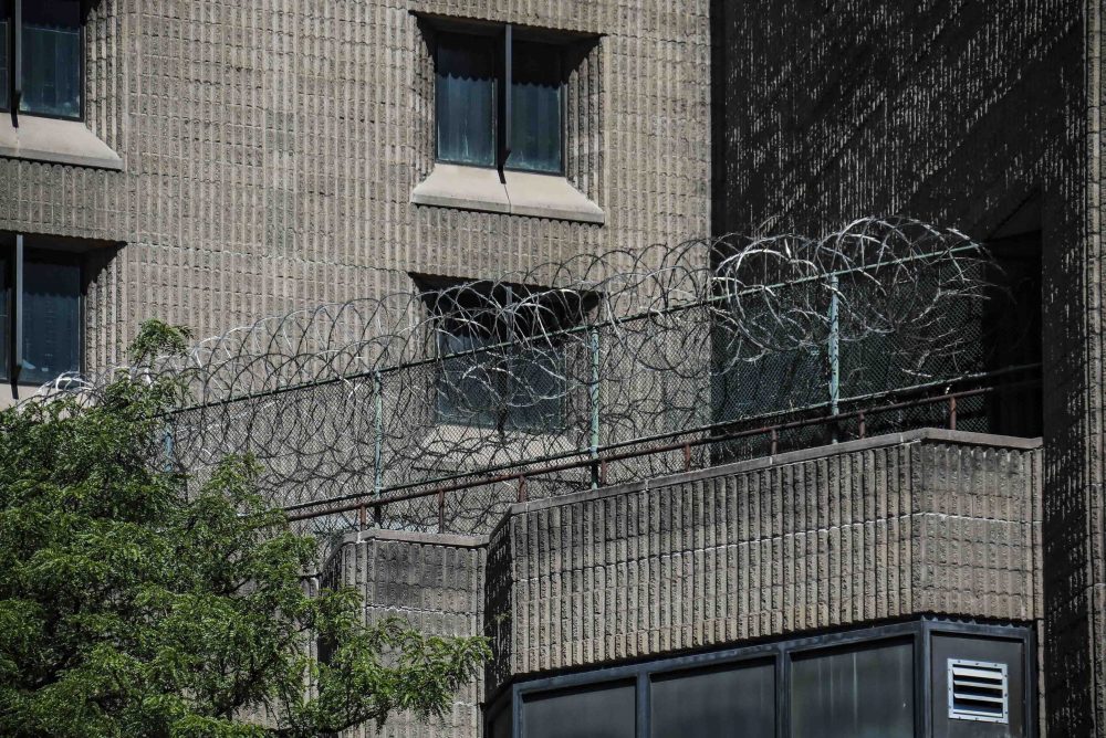 Virus_Outbreak_Federal_Prisons_71754