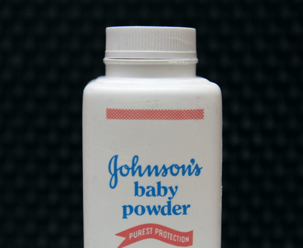 Baby_Powder-Johnson_&_Johnson_37447