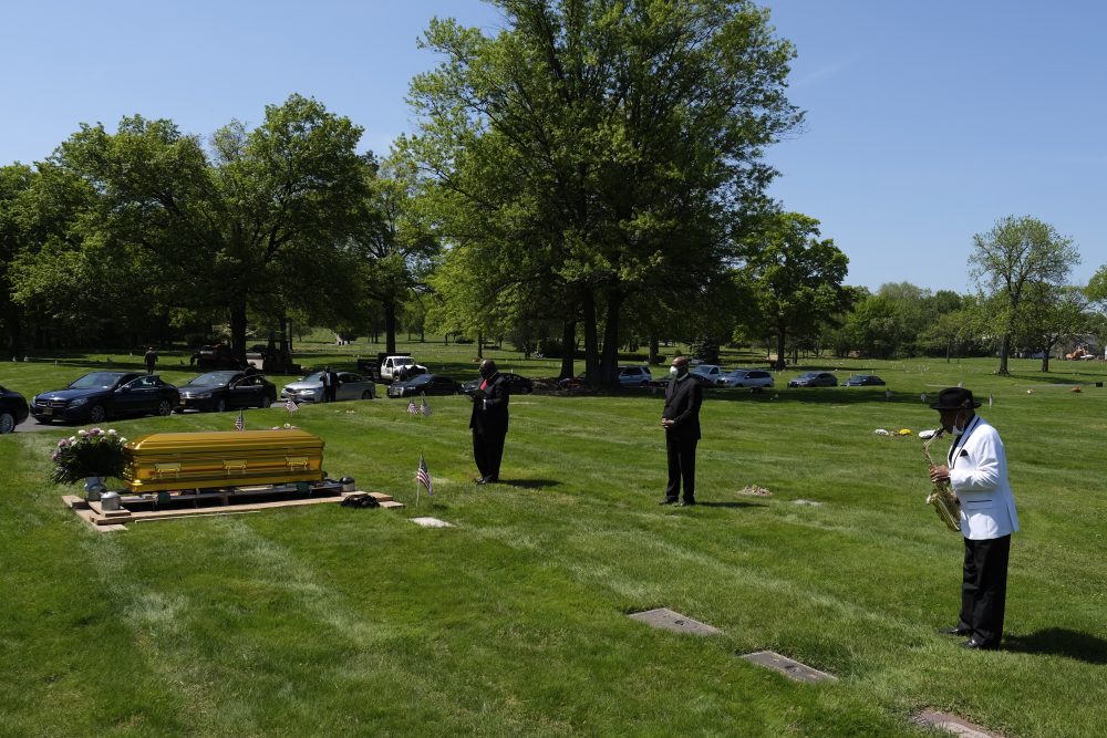 Virus_Outbreak_Lonely_Funerals_Photo_Gallery_66678