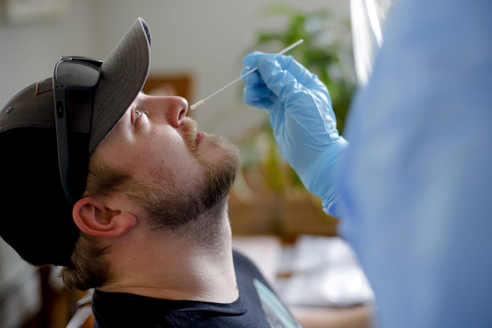 Virus_Outbreak_Testing_Hockey_44625