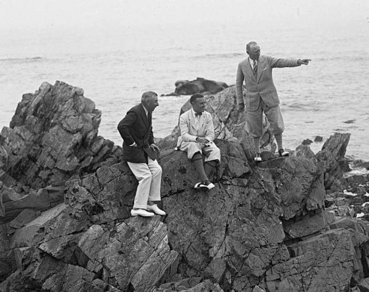 Kenneth M. Roberts sits between Booth Tarkington, left, and Atwater Kent in Kennebunkport in August 1925.
