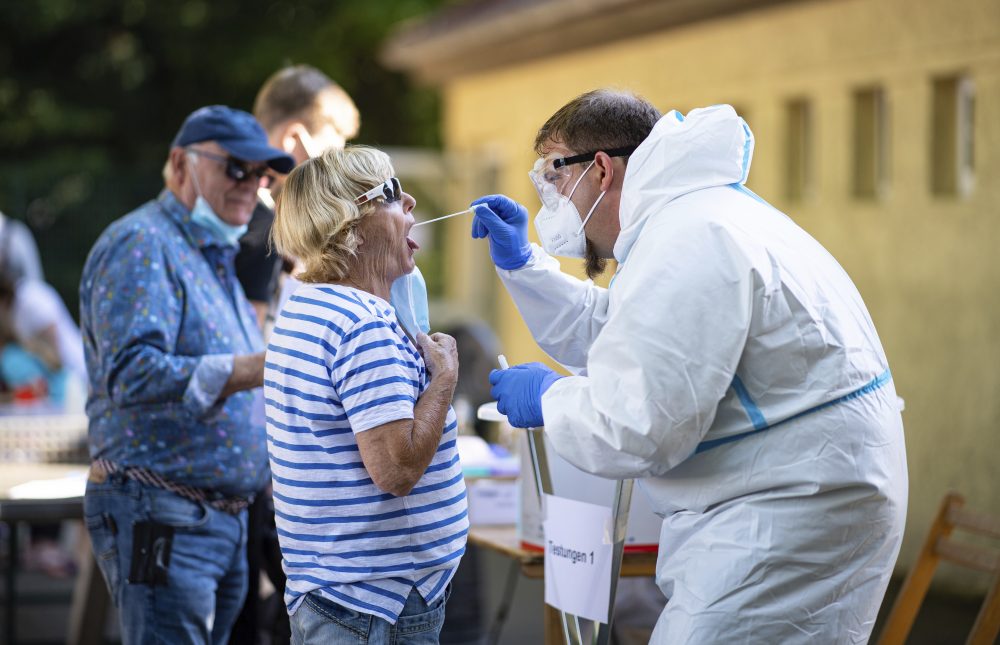 APTOPIX_Virus_Outbreak_Germany_41957
