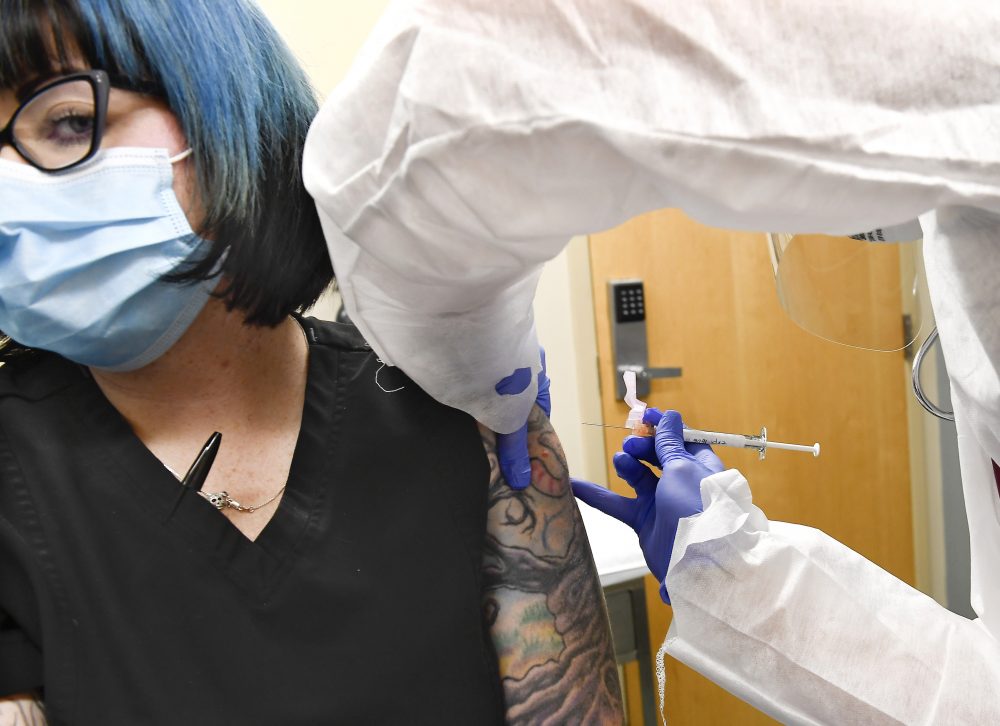 APTOPIX_Virus_Outbreak_Vaccine_Race_26186