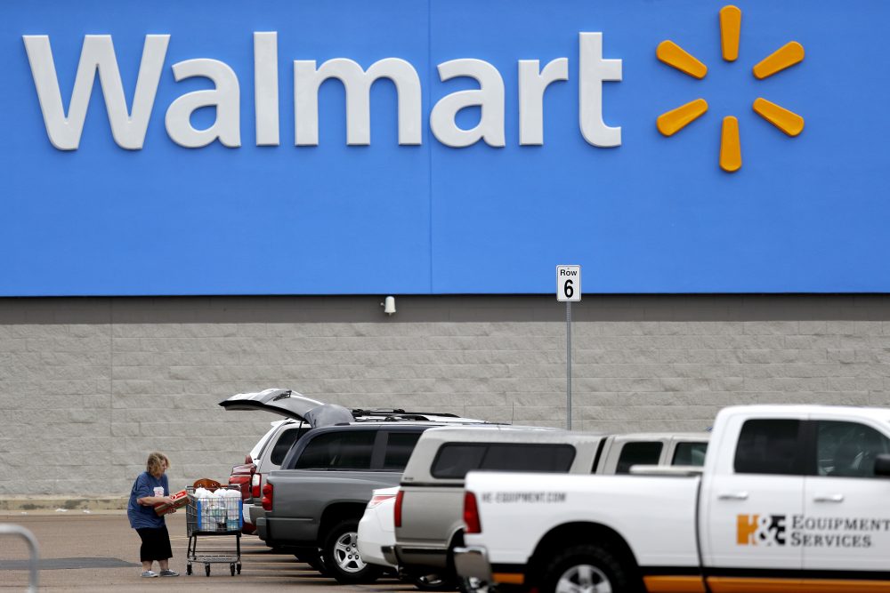 Virus_Outbreak_Walmart_Mask_Mandate_24713