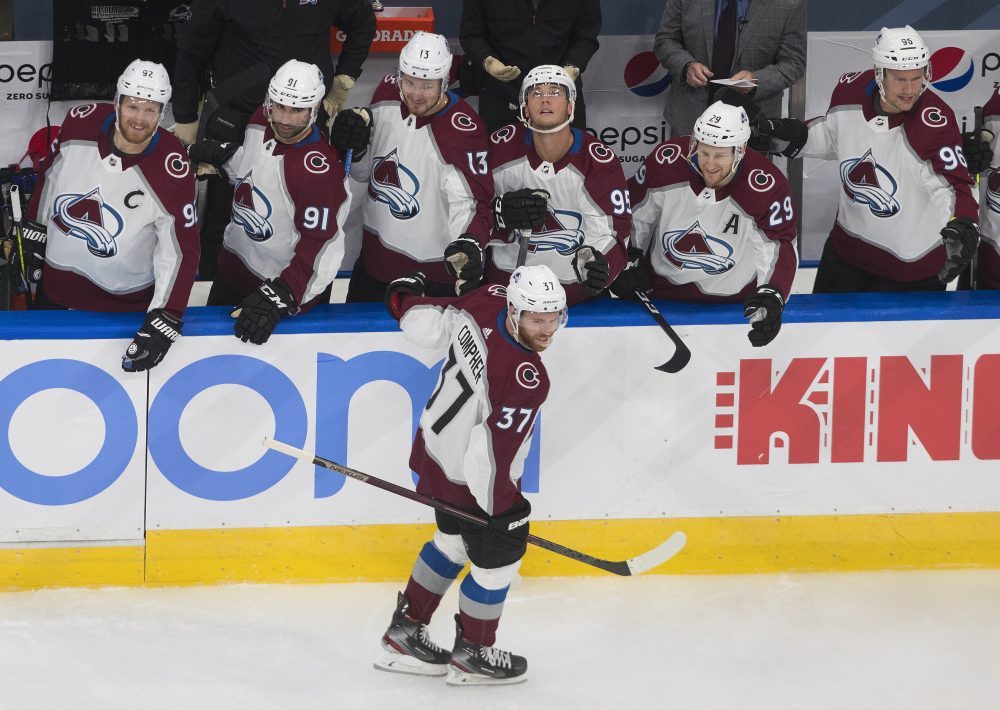 Wild_Avalanche_Hockey_60275