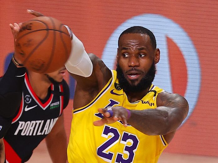 Trail_Blazers_Lakers_Basketball_95197