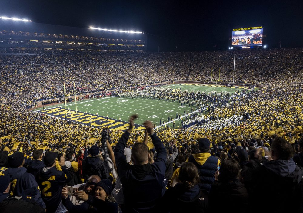 Virus_Outbreak_Michigan_Football_92591