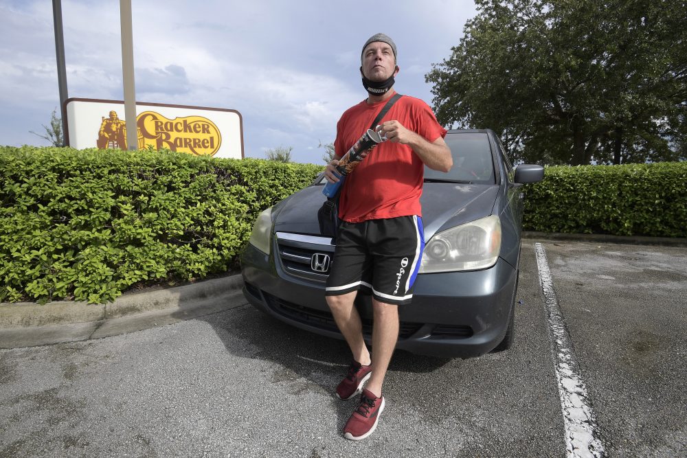 Virus_Outbreak_Homeless_Waiter_93762