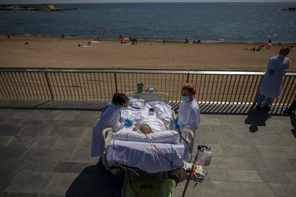 Virus_Outbreak_Spain_Seaside_Therapy_24448