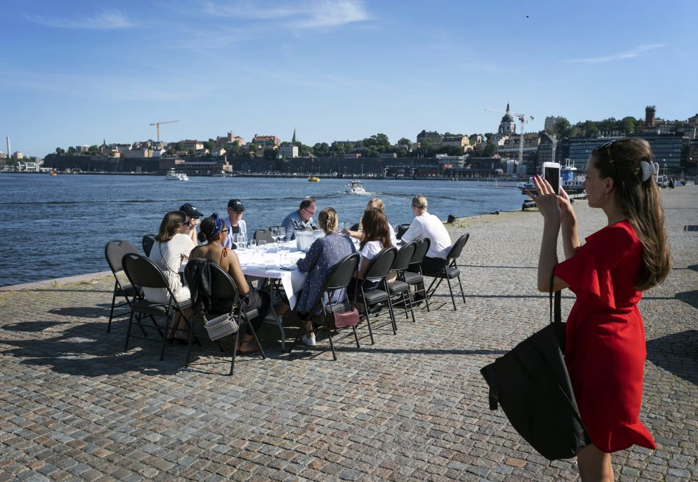 Virus_Outbreak_Sweden's_Approach_94024
