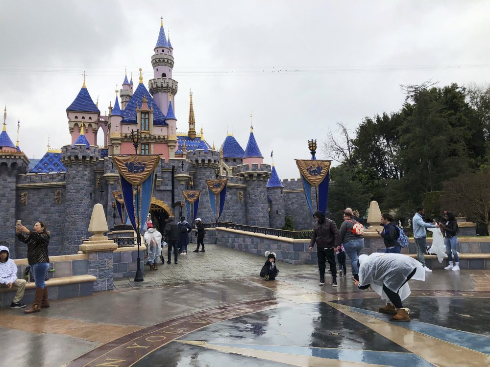 CA_Virus_Outbreak_California_Theme_Parks_18833