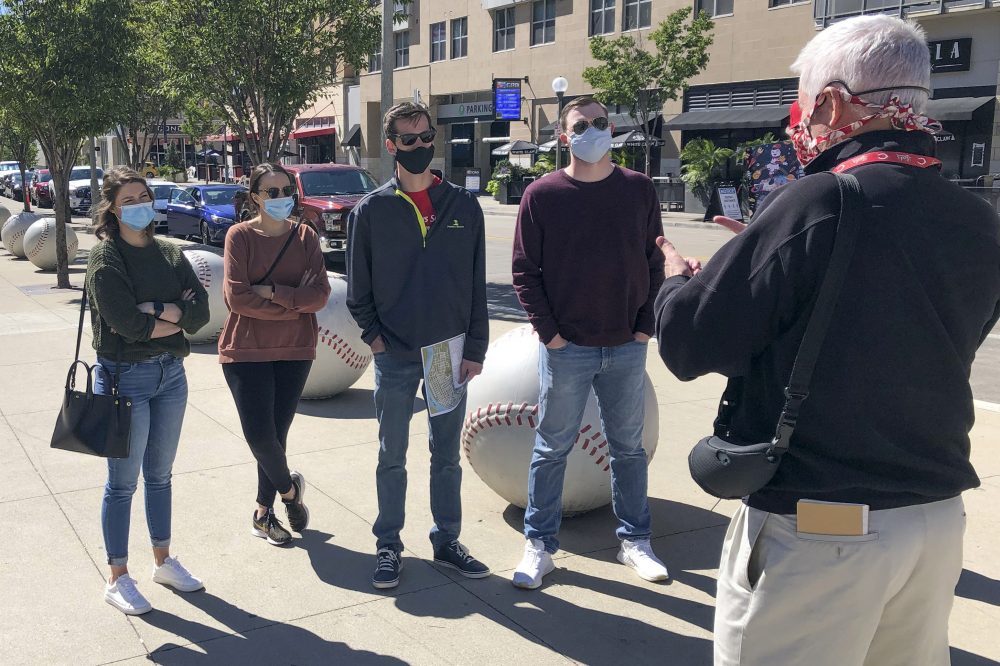 Virus_Outbreak_Walking_Tours_29937