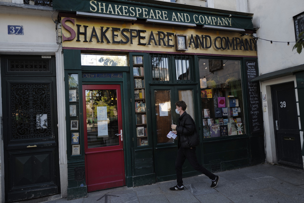 France_Struggling_Bookstore_60059