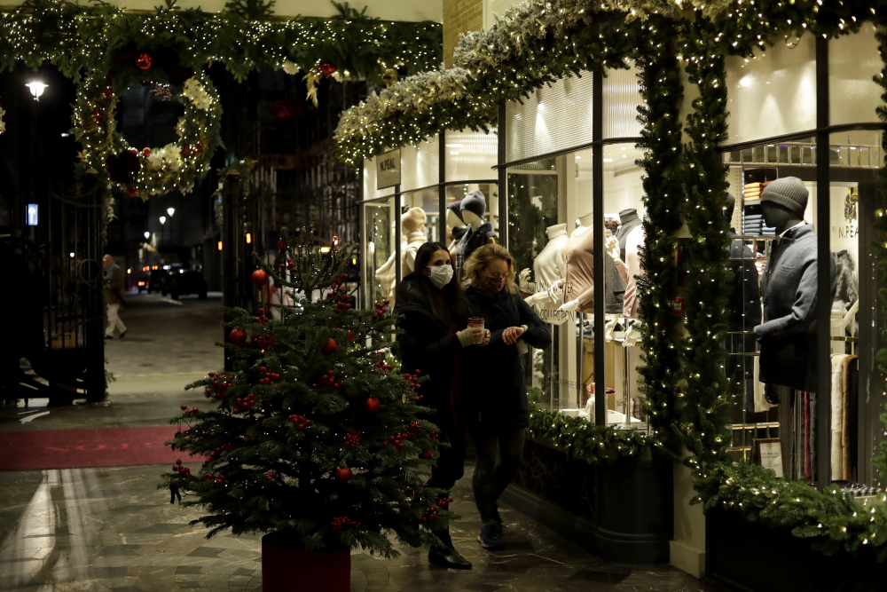 Virus_Outbreak_Europe_Muddled_Christmas_84334