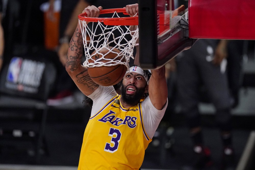 Lakers_Davis_Basketball_94811