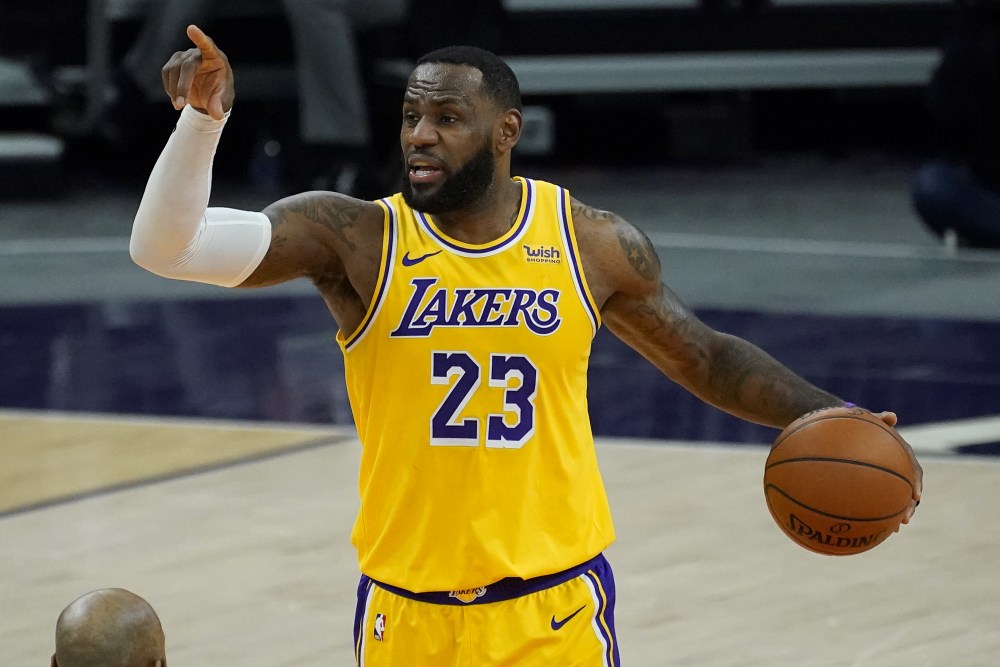 Lakers_Suns_Basketball_65329