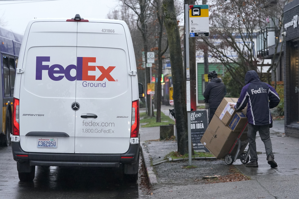 Virus_Outbreak_Holiday_Shipping_34530