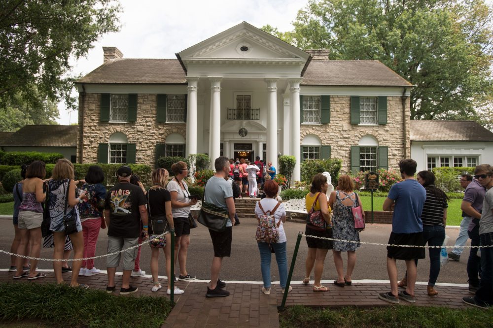 Virus_Outbreak_Graceland_13192