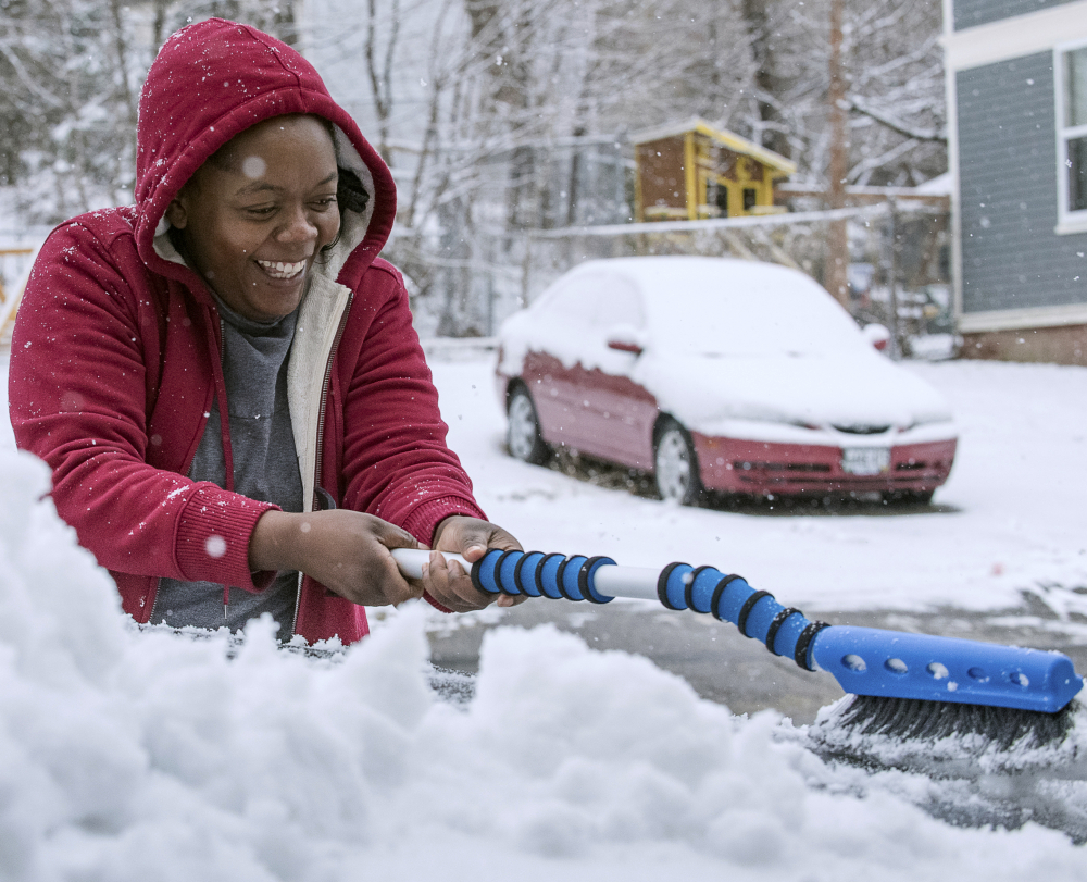 Motorists_Ice_Removal_30051
