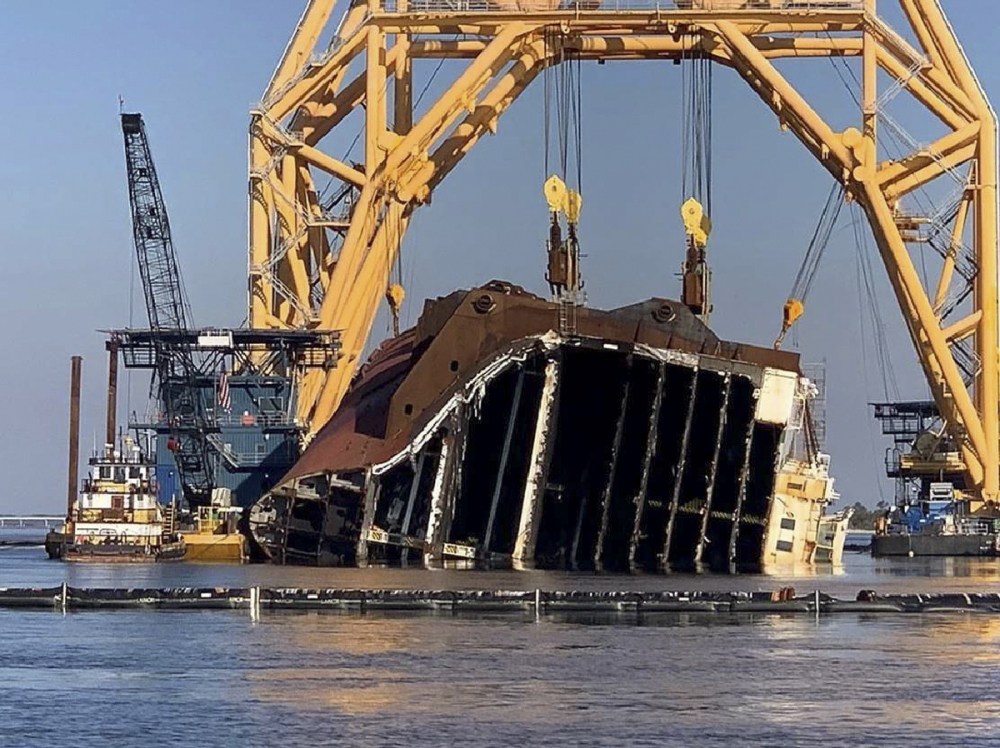 Overturned_Cargo_Ship_14861