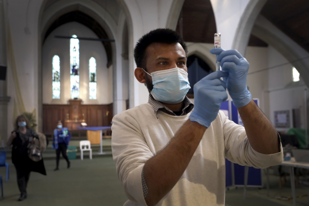 Virus_Outbreak_Britain_Vaccine_68747