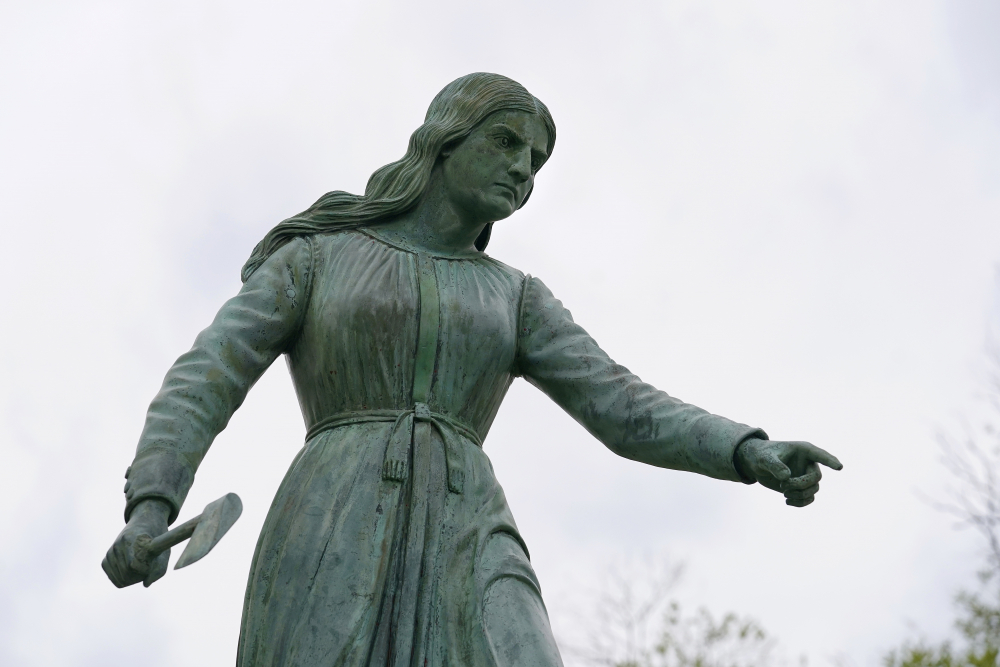 Racial_Injustice_Colonial_Statue_24869
