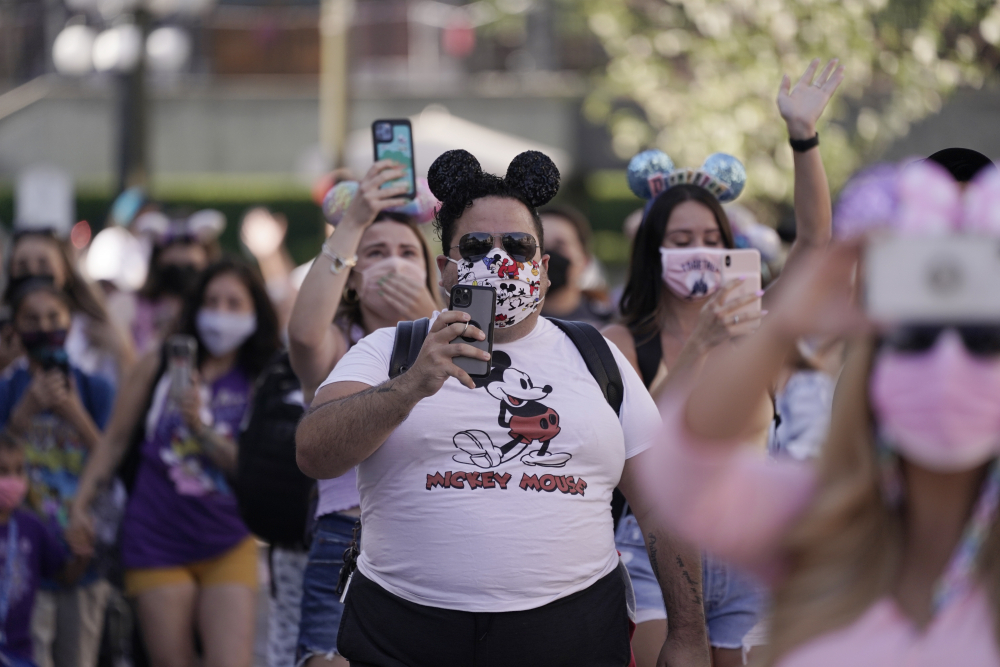 Virus-Outbreak-California-Tourism-Disneyland_02652