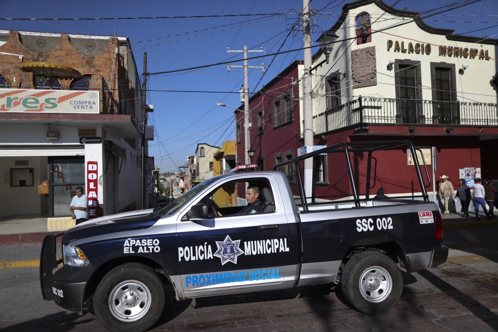 Mexico_Police_Hunted_84995