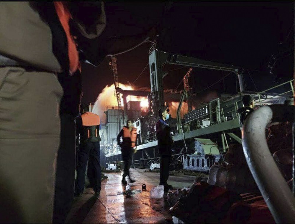 Iran_Navy_Fire_08196