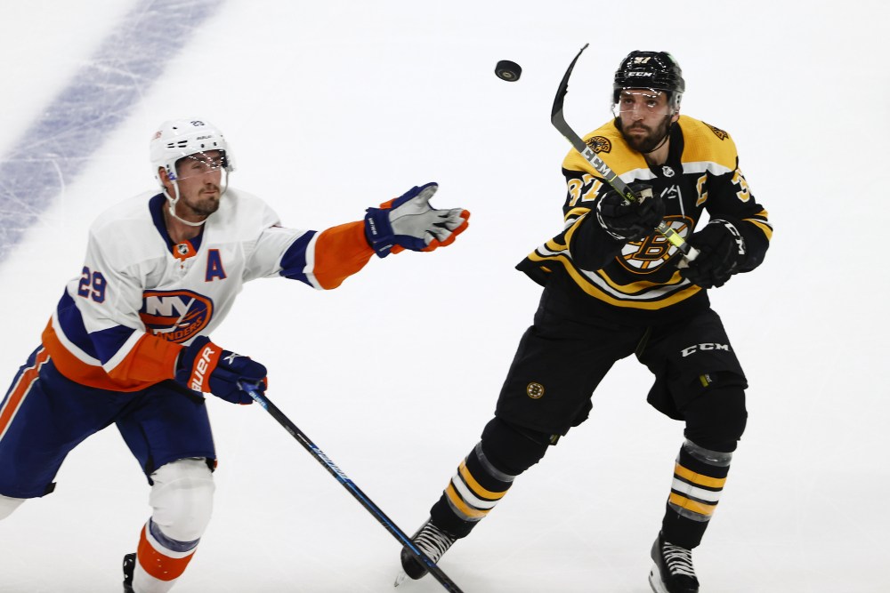 Islanders_Bruins_Hockey_79325