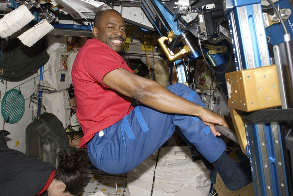 Laundry_In_Space_18433