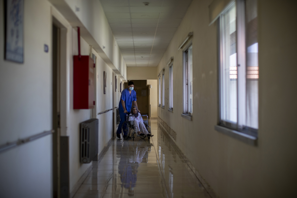 Lebanon_Invisible_Elderly_50112