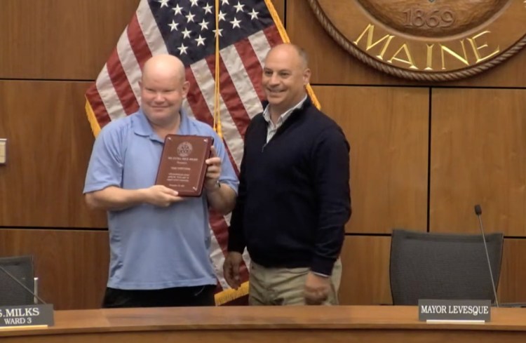 Todd Whitcomb, left, receives Auburn's "Extra Mile" award from Mayor Jason Levesque for his volunteerism. 