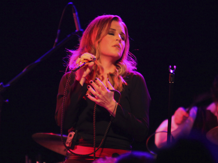 Lisa Marie Presley Hospitalized