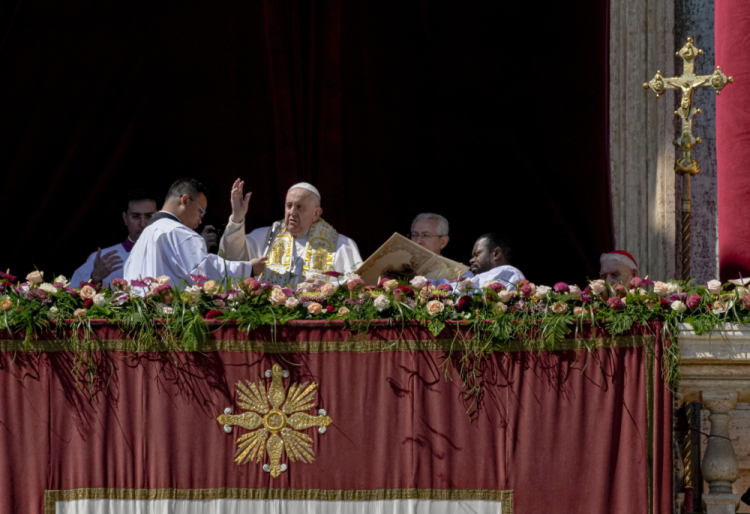 APTOPIX Vatican Pope Easter