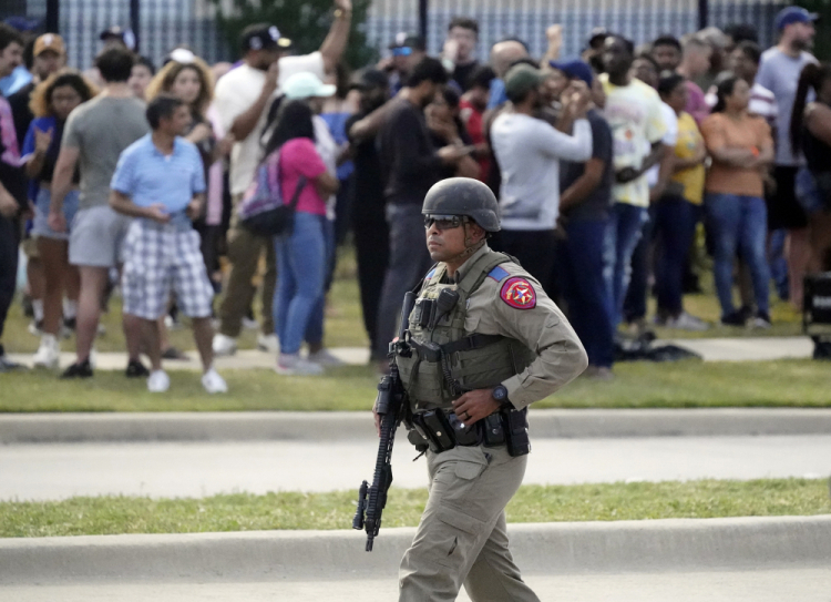 APTOPIX Mall Shooting Texas