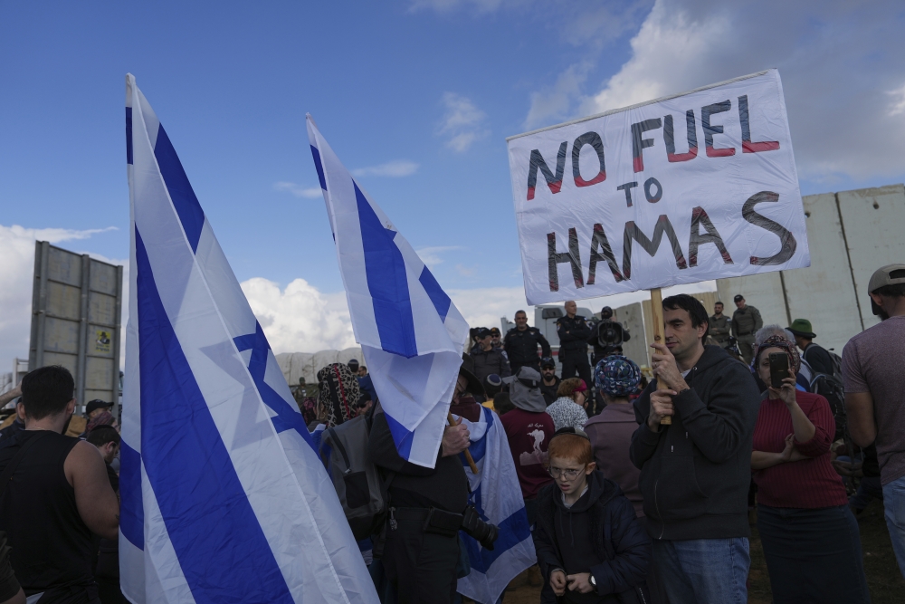Israel Palestinians Blocking Aid